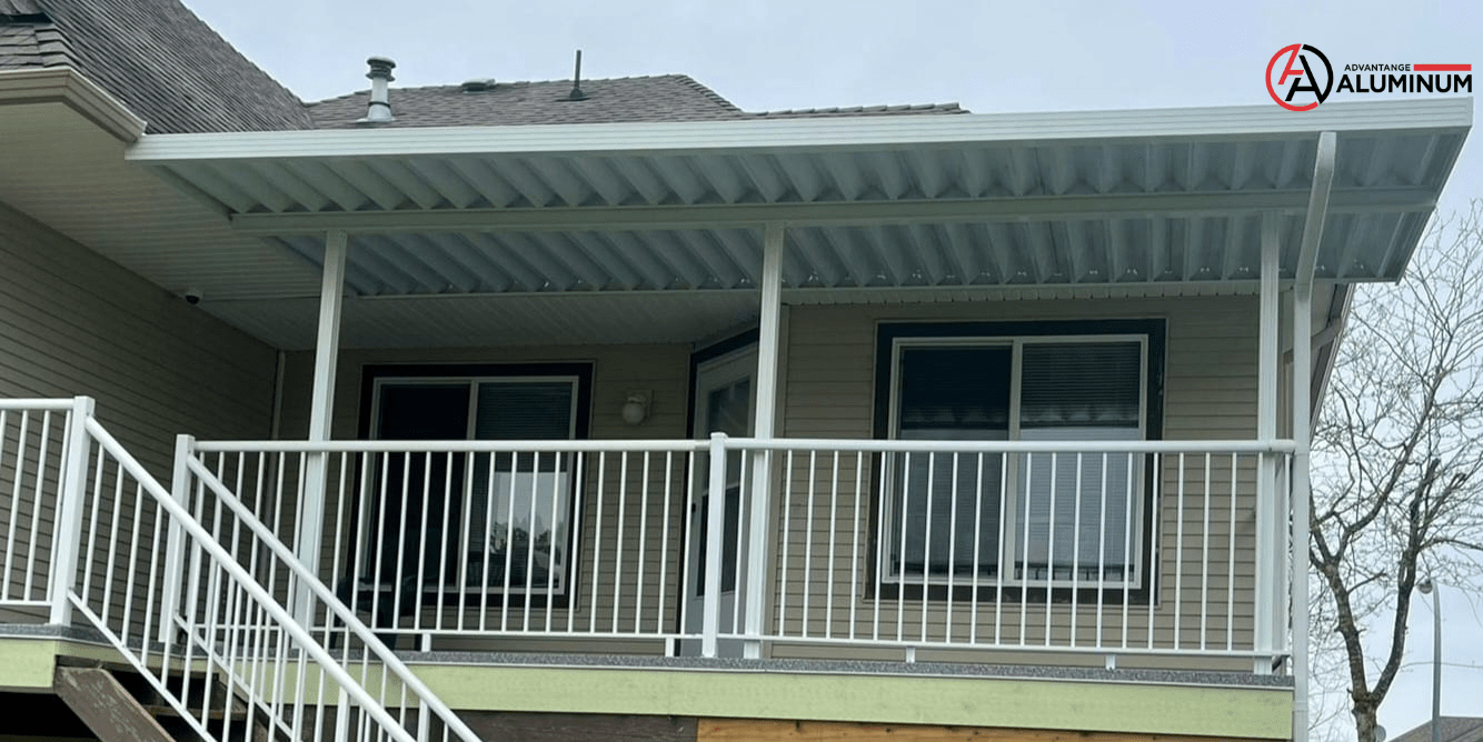 Aluminum patio with polycarbonate panels