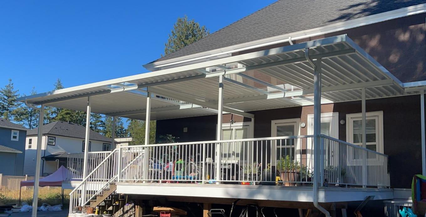 Backyard aluminum pergola