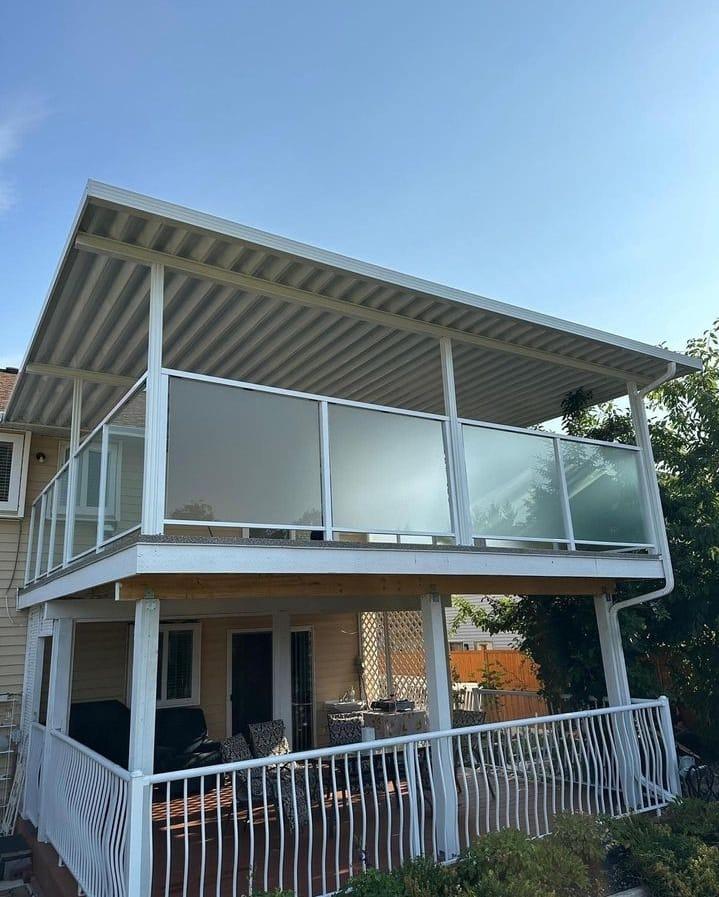 Aluminum screen room exterior